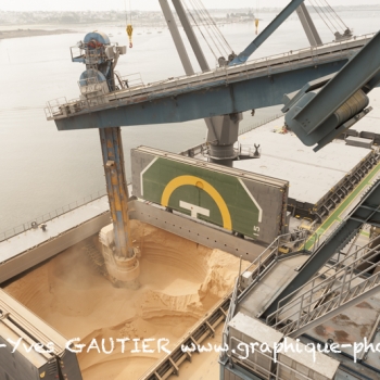 Reportage photo sur les grutiers du port de commerce de Lorient (Morbihan - Bretagne)